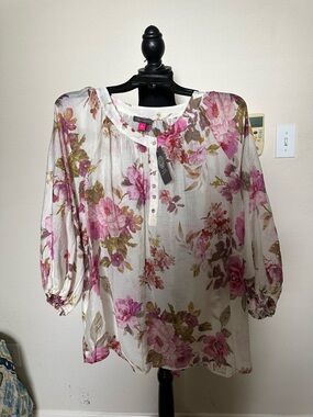 Vince Camuto White Floral Button-Front Blouse with Pink Blooms. Size 1XL. NWT.
